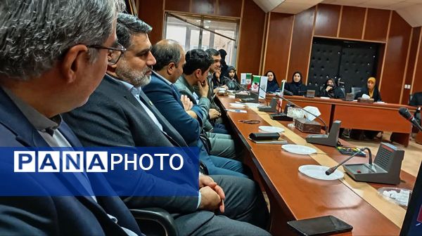 جلسه «هم مراقبتی، والدین آگاه، دختران همراه»