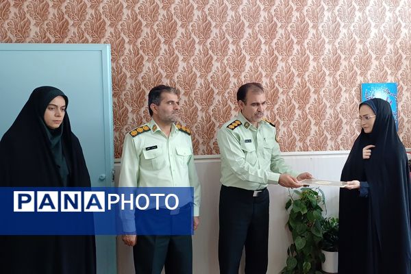 دیدار و تکریم مسئولین شهری با فرهنگیان دبستان ستایش و صابران یک به مناسبت هفته معلم