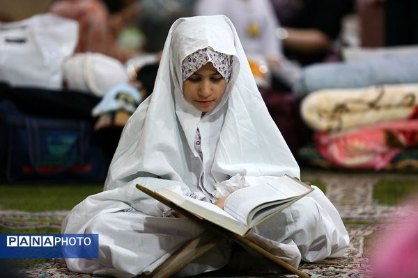 اعتکاف دانش‌آموزی در مسجد لولاگر