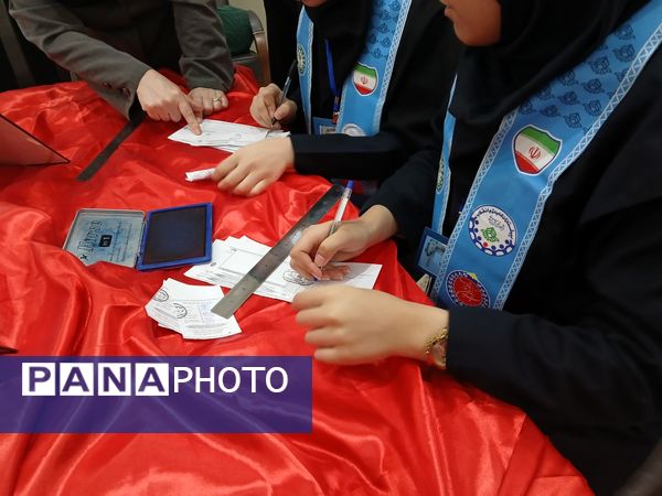 انتخابات شورای دانش اموزی در دبیرستان مهشید مصلی نژاد