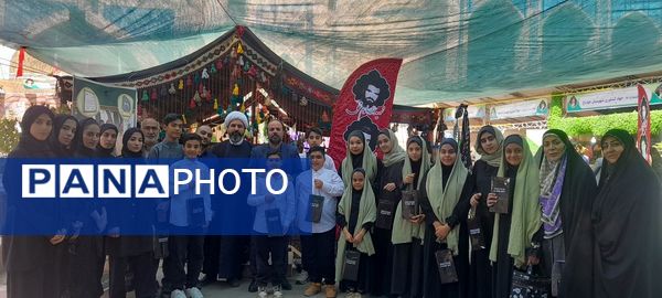 اجرای گروه سرود و تئاتر خیابانی به مناسبت هفته دفاع مقدس در مصلای کرج