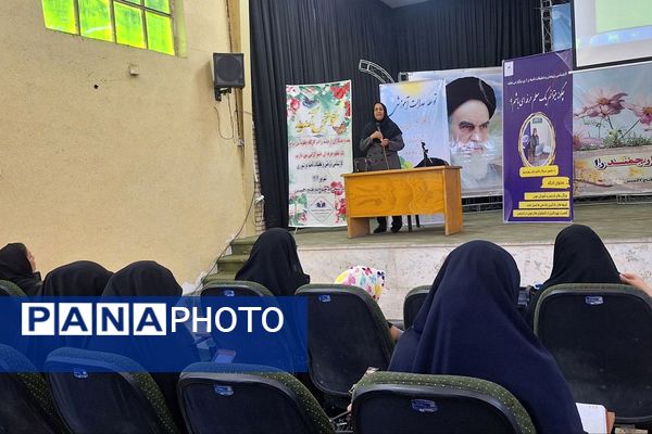 حضور پرشور فرهنگیان ناحیه دو شهرری در کارگاه آموزشی «چگونه میتوانم یک معلم حرفه‌ای باشم»