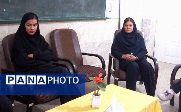 اولین جلسه همیاران مشاور در دبیرستان فاطمیه