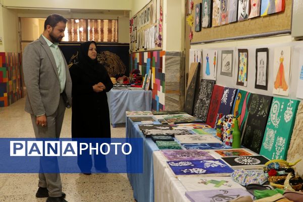 افتتاح نمایشگاه دست‌سازه در هنرستان دخترانه ثمین