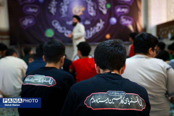 اعتکاف دانش‌آموزی در مسجد جامع شهرک غرب