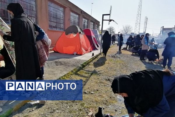 جشن انقلاب در دبیرستان حضرت فاطمه (س) و هنرستان عفاف، شهر تیتکانلو