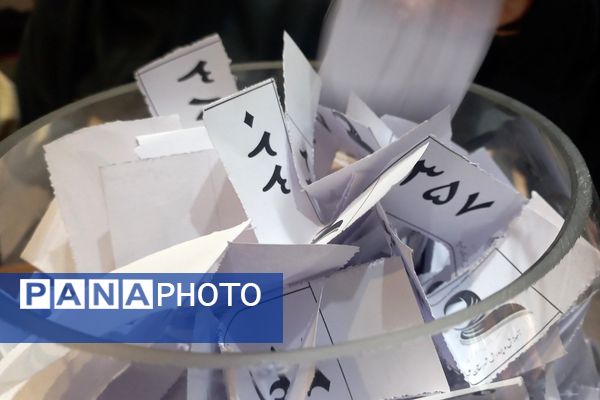 مراسم یلدای مادرانه با حضور فرهنگیان و دانش‌آموزان در اردوگاه شهید منتظری شهریار