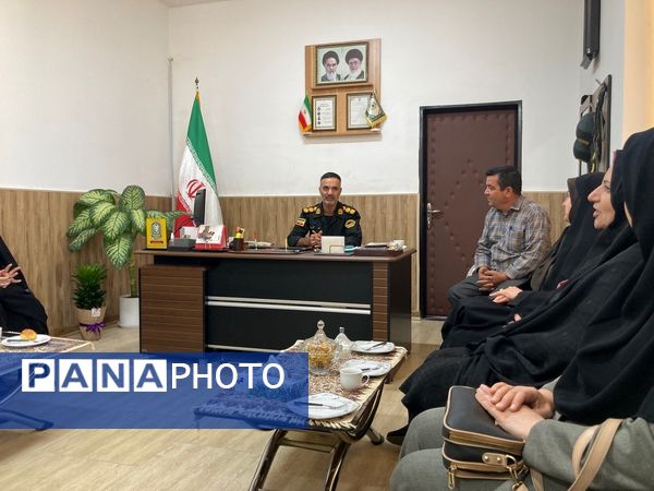 بازدید دانش‌آموزان دبیرستان سمیه از کلانتری ۱۱ بجنورد به مناسبت هفته نیروی انتظامی 