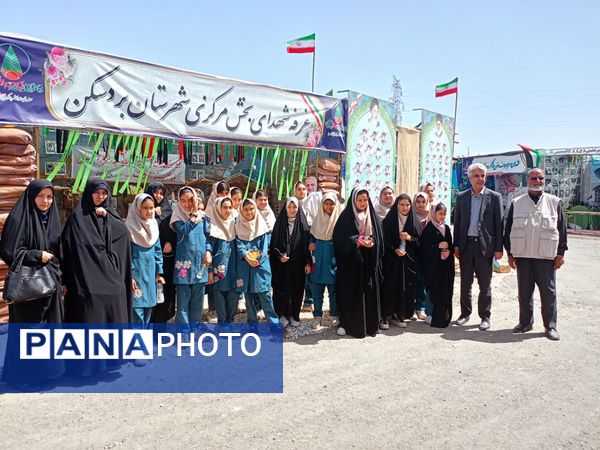 بازدید دانش آموزان دبستان سمیه از کنگره ملی شهید مدرس