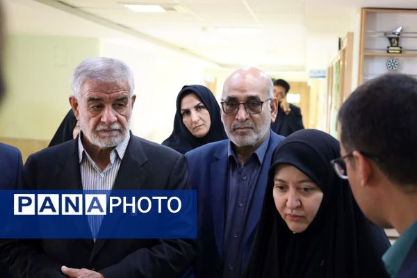 افتتاح زمین چمن دبیرستان دوره اول استعدادهای درخشان شهیدان مزیدی 