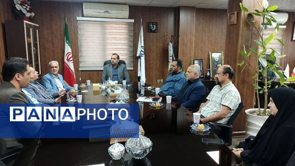 دیدار مسئولان شهرستان قرچک با فرماندار شهرستان قرچک به‌مناسب هفته دولت 