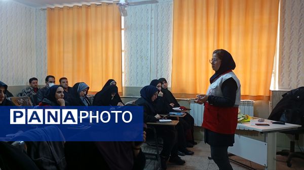 کارگاه آموزشی کمک‌های اولیه سازمان دانش‌آموزی ناحیه 2 کرج 