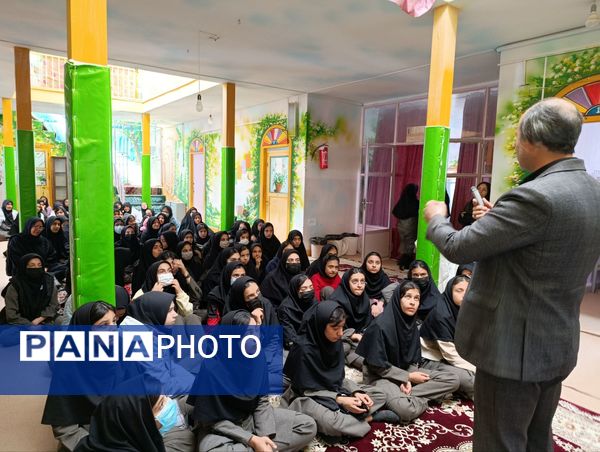  جلسه آموزش خانواده در دبیرستان نمونه اندیشه 