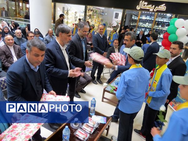 افتتاحیه نمایشگاه استانی به‌مناسبت هفته مشاغل در شهرستان بجنورد 