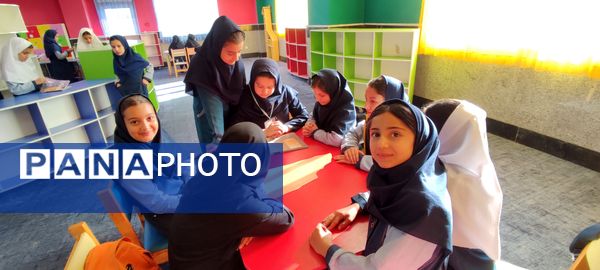 بازدید دانش آموزان مدرسه شهید خاقانی شیروان از کتابخانه اندیشه‌‌ در هفته کتاب و کتابخوانی