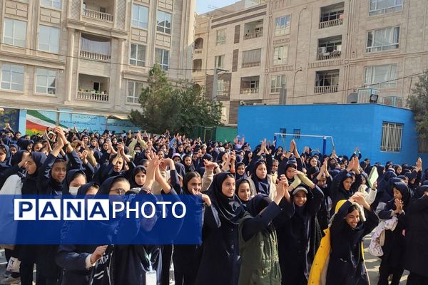 شور وشوق دانش‌آموزان در برنامه صبحگاهی مدرسه مریم بهارستان دو