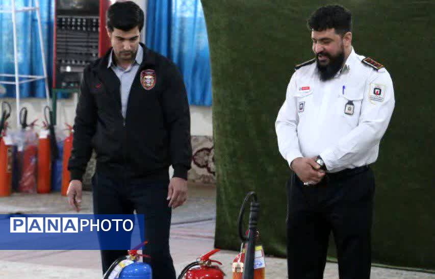 کلاس آموزشی اطفای حریق ویژه اعضای ستاد نماز جمعه محمدشهر کرج