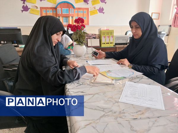 برگزاری مراسم تجلیل از دانش‌آموزان ممتاز حوزه نماز و قرآن در طرح بازدید از کارنامه نماز