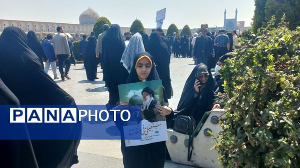 مردم غیور اصفهان در راهپیمایی روز قدس جنایات رژیم غاصب صهیونیستی را محکوم کردند