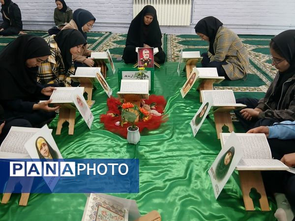 محفل انس با قرآن در دبیرستان دخترانه فاطمیه 