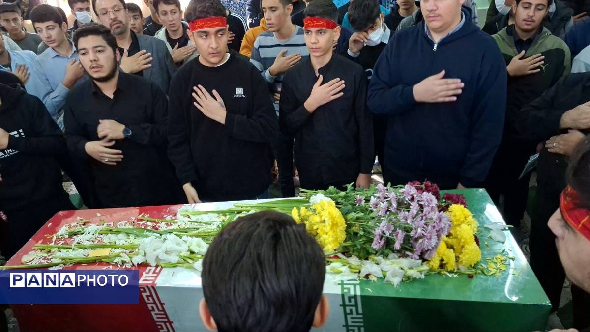 گرامیداشت شهید رمضانعلی چوبداری و تشییع شهید گمنام در دبیرستان معلم ساوجبلاغ 