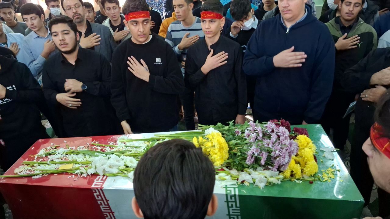 گرامیداشت شهید رمضانعلی چوبداری و تشییع شهید گمنام در دبیرستان معلم ساوجبلاغ 