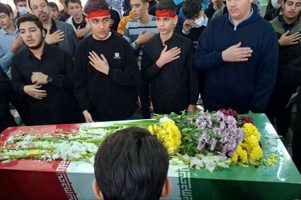 گرامیداشت شهید رمضانعلی چوبداری و تشییع شهید گمنام در دبیرستان معلم ساوجبلاغ 