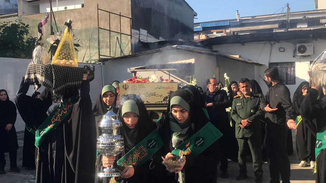 حضور پرشور دانش‌آموزان مدارس محمودآباد در مراسم وداع با شهید گمنام