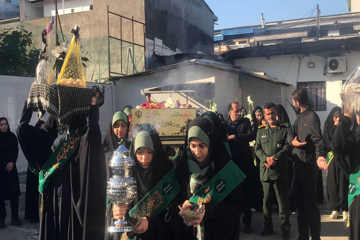 حضور پرشور دانش‌آموزان مدارس محمودآباد در مراسم وداع با شهید گمنام