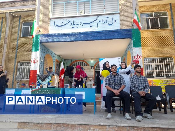 برگزاری کارگاه‌های علمی پژوهش‌سرای خوارزمی در دبیرستان امام جعفر صادق(ع) ناحیه سه کرج 