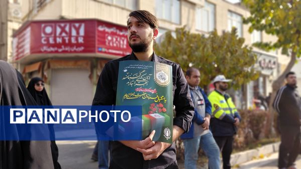 تشییع پیکر شهدای گمنام در دستان مردم کرج