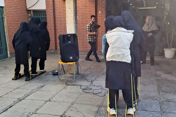 کافه‌ای برای فکر کردن و کتابخانه ای برای زندگی