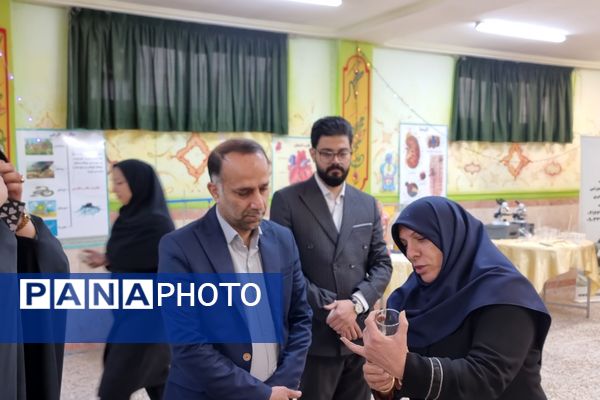 برپایی نمایشگاه صنایع آموزشی و فناوری‌های نوین در دبستان علوی 