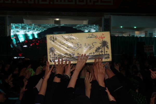 اجتماع باشکوه فاطمیون با حضور گسترده دانش‌آموزان دختر کرمانی