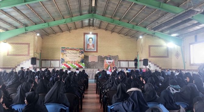 برگزاری مراسم آغاز سال تحصیلی و هفته دفاع مقدس در آموزشگاه حجاب شهرستان درگزین
