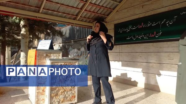 حضور جمعی از آتشنشانان در مدرسه شاهد شهید حمامی ناحیه شش مشهد