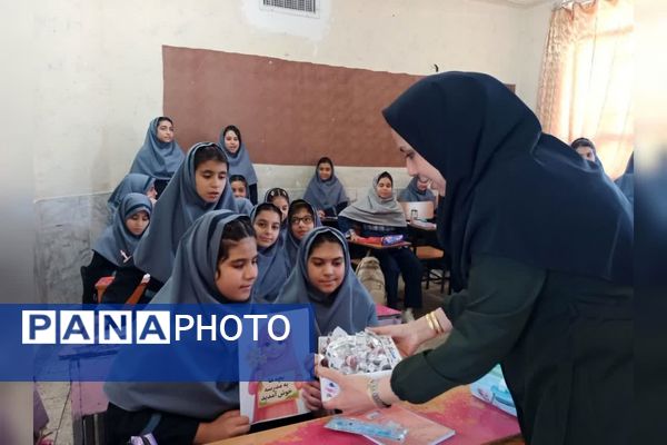 شادترین روز سال تحصیلی در مدرسه کوثر ناحیه ۴ شیراز 
