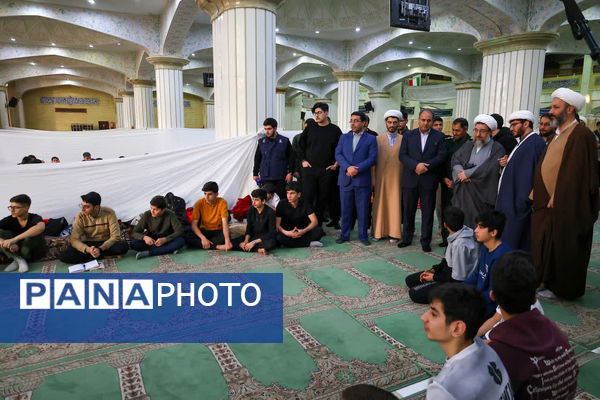 هم‌نشینی معنویت و تعلیم در مسجد