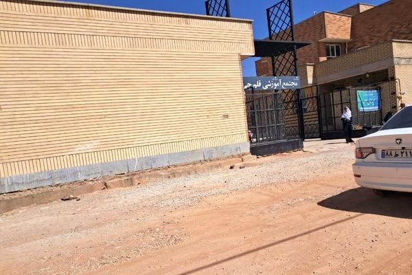 آغاز آسفالت مسیر دسترسی به مدرسه قلم‌چی دخترانه تلوری