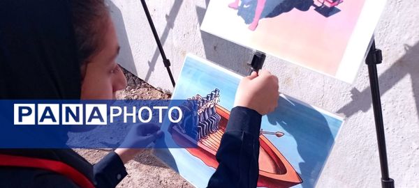 نمایشگاه پیشگیری از آسیب های اجتماعی در دبیرستان مادرمهربان خلیل آباد