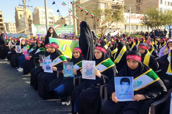 اجرای طرح «لاله‌های روشن» در دبیرستان هیات امنایی فرزانگان با هدف ترویج فرهنگ ایثار