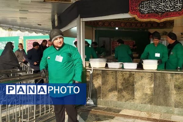 حضور خادمان اصفهانی در چایخانه امام رضا«ع» مشهد