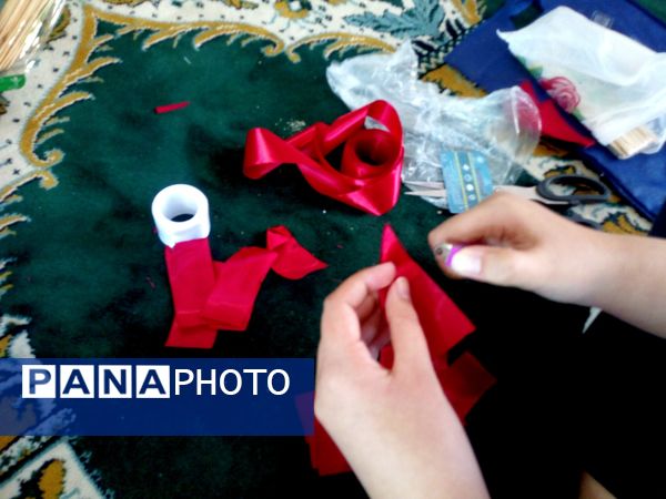آموزش ساخت گل روبانی در دبیرستان دخترانه فاطمیه