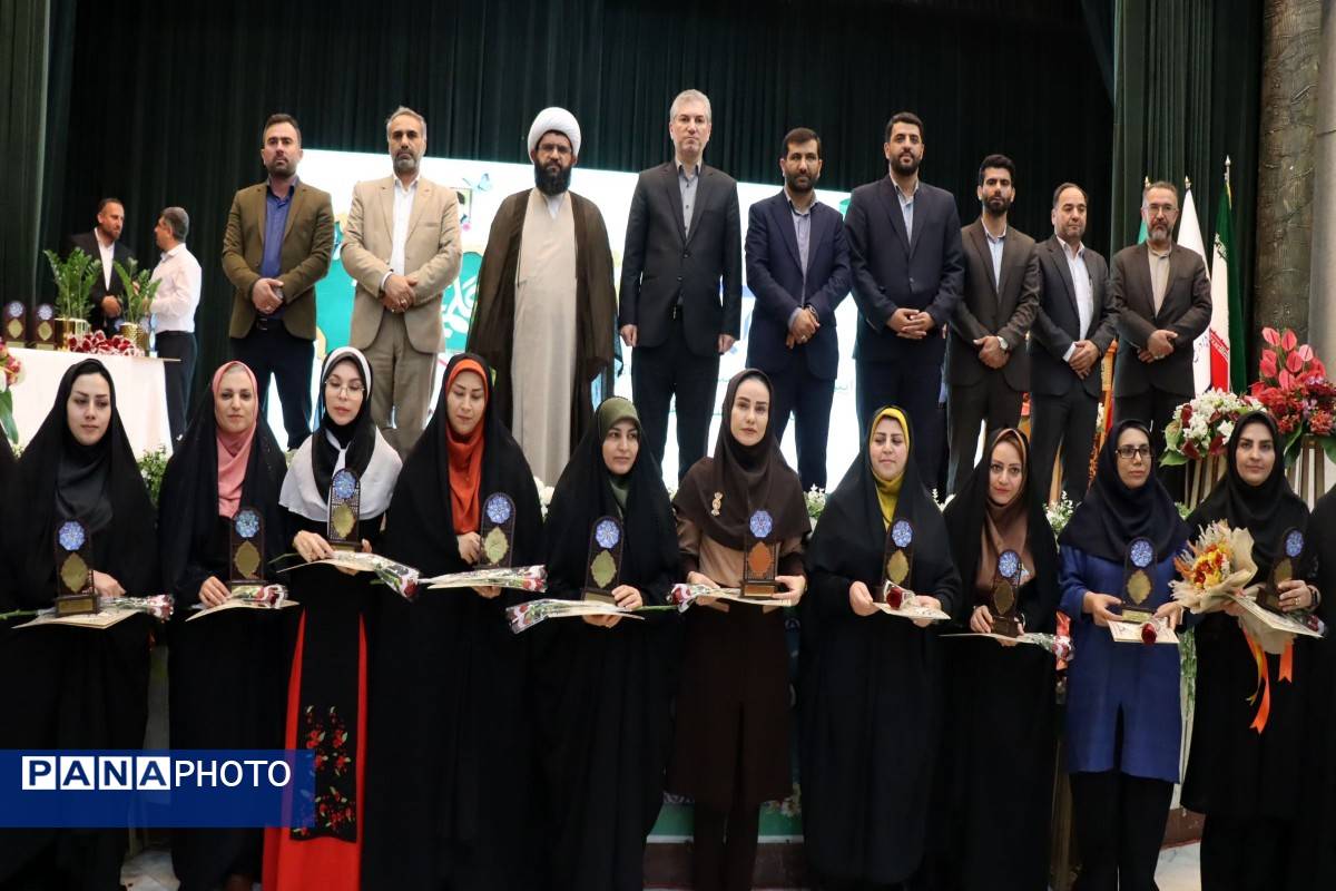 تجلیل از طلایهداران برتر تعلیم و تربیت ، آیین تقدیر از معلمین نمونه شهرستان پاکدشت
