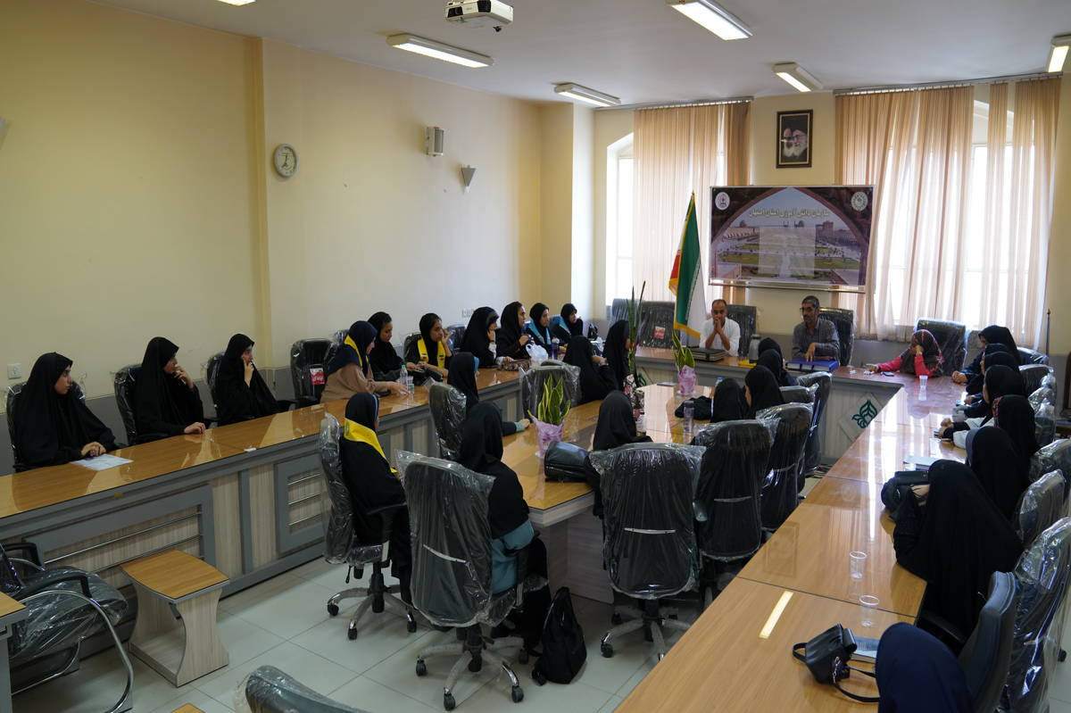 جلسه توجیهی ، بصیرتی  دانش آموزان رای اولی پیشتاز و خبرنگار استان اصفهان