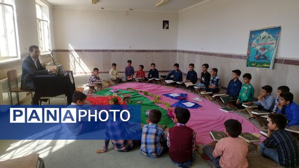 محفل انس با قرآن در دبستان شهید بردی بخش زرین آباد
