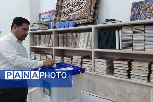 شرکت با شکوه ملت شریف ایران در چهاردهمین دوره انتخابات ریاست‌جمهوری