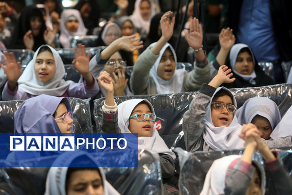 حضور تولیت آستان قدس رضوی در جمع دانش‌آموزان با آسیب بینایی مشهد