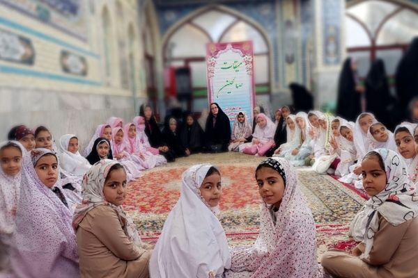 میقات صالحین دانش‌آموزی بن؛ آغازگر برنامه‌های هفته بسیج در مصلی نماز جمعه بود