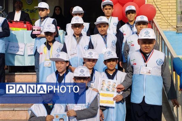 افتتاحیه سفیران سلامت در دبستان ابن‌سینا بهارستان‌دو